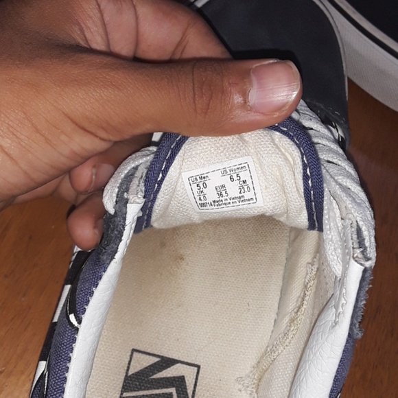 Vans - Picture 4 of 4